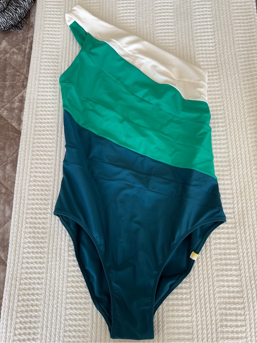 SUMMERSAULT Sidestroke colorblock bathing suit.  Size 8.  Teal/green/white
